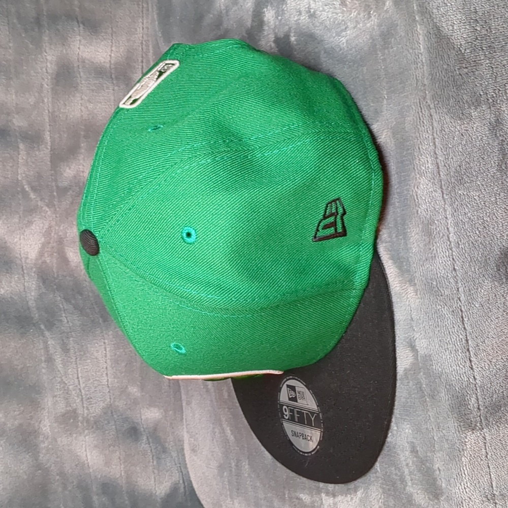 New Era Boston Celtics 2-Tone 9FIFTY adjustable snapback hat.  - Picture 3 of 16